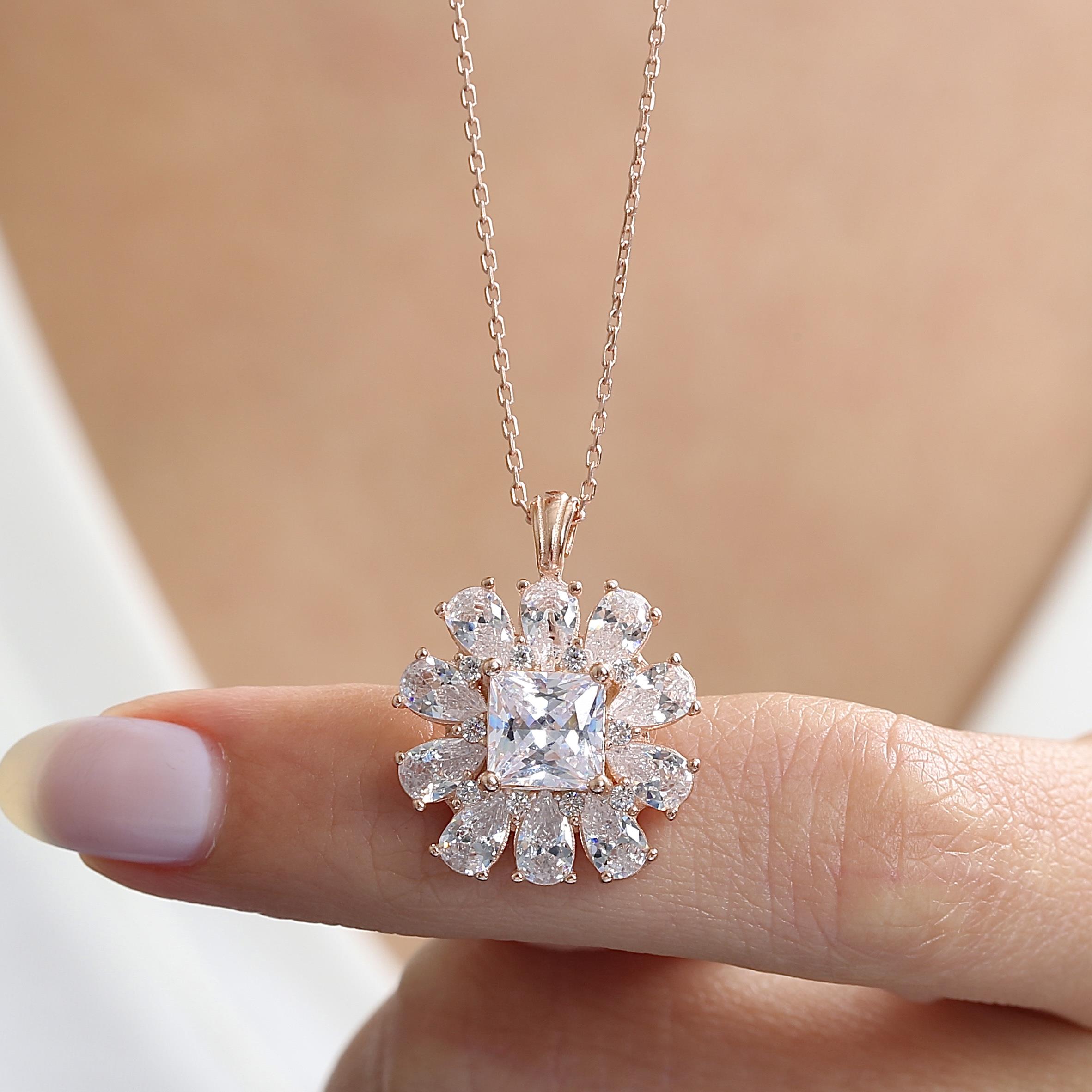 Effective Diamond Milano Dream Sparkling Rose Gold Necklace