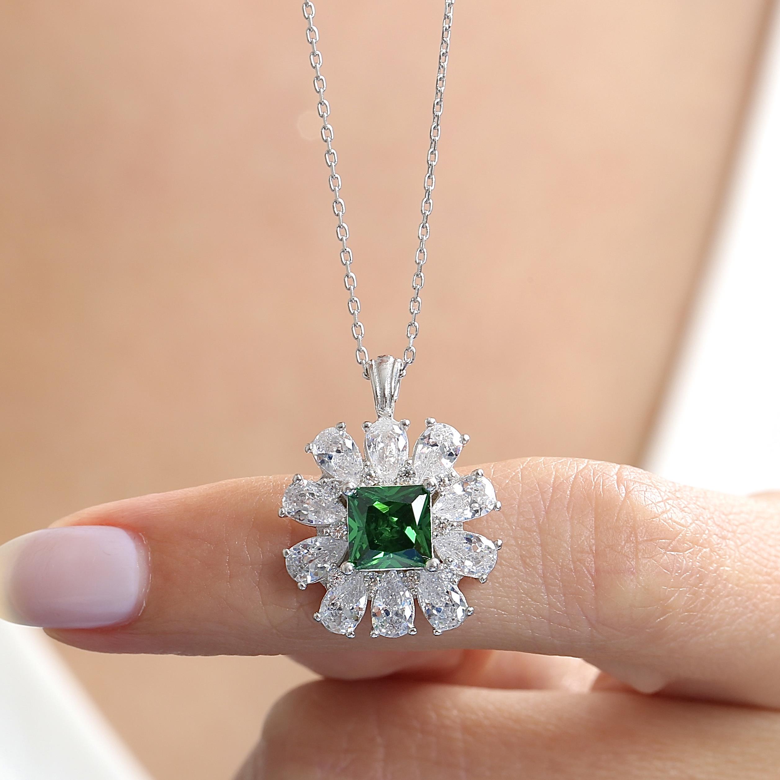 Effective Diamond Milano Dream Emerald Stone Silver Necklace