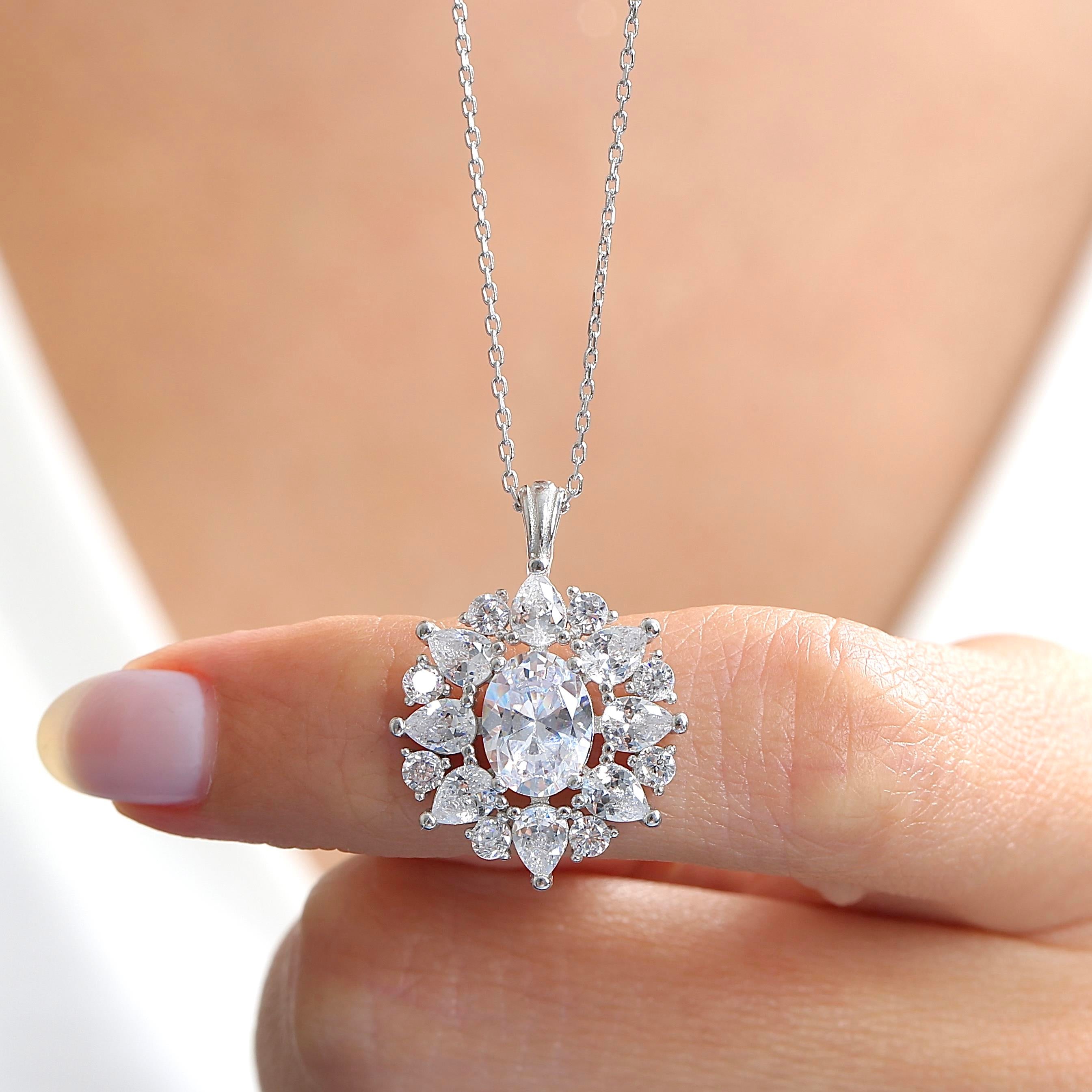 Effective Diamond Paris Sparkling Silver Necklace