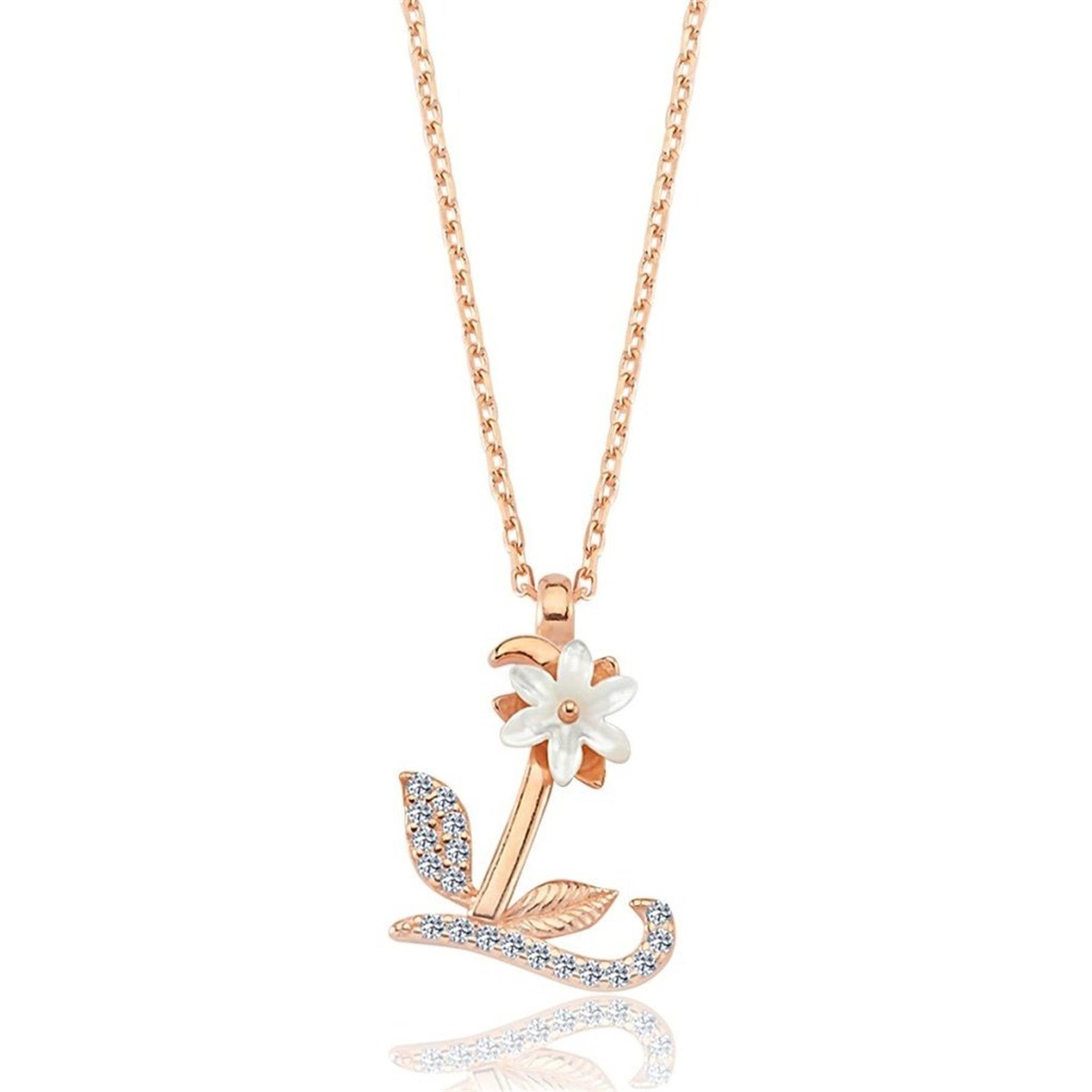 Collar con letra "L" en oro rosa, adornado con circonitas, flor de nácar y detalles de hojas – colgante floral personalizado.