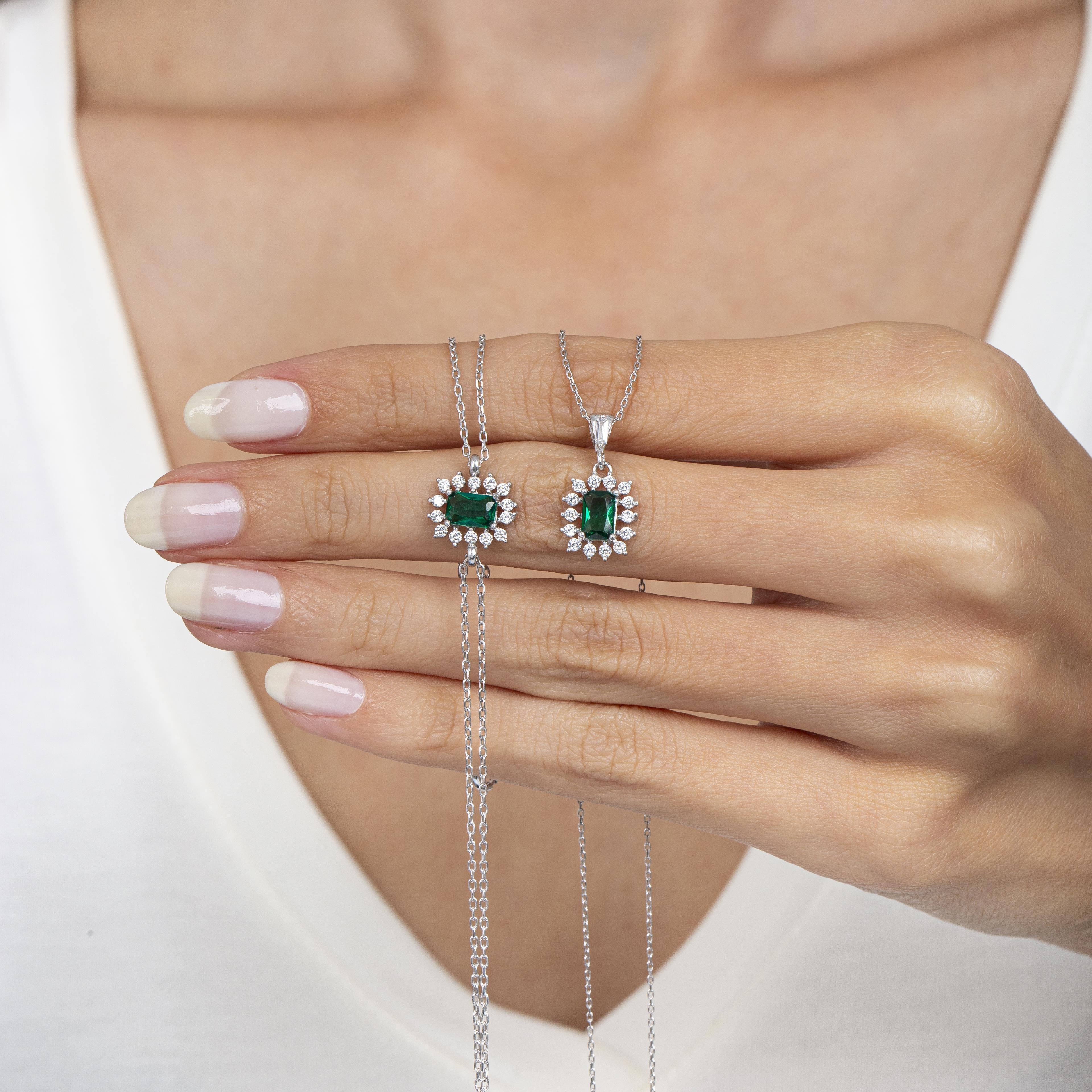 Diamond Elegance Sun Emerald Simplicity Seal Silver Jewelry Set