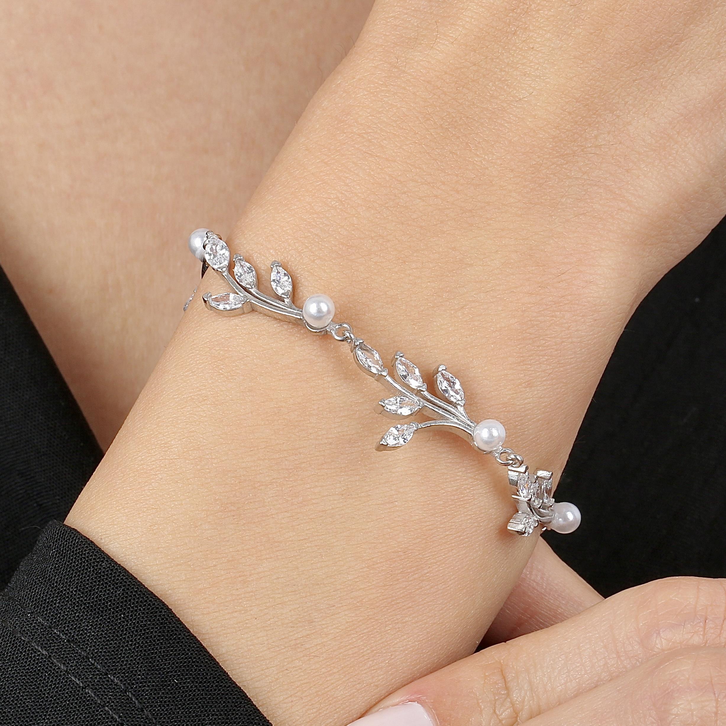 Diamond Setting Pearl Detailed Silver Waterway Set