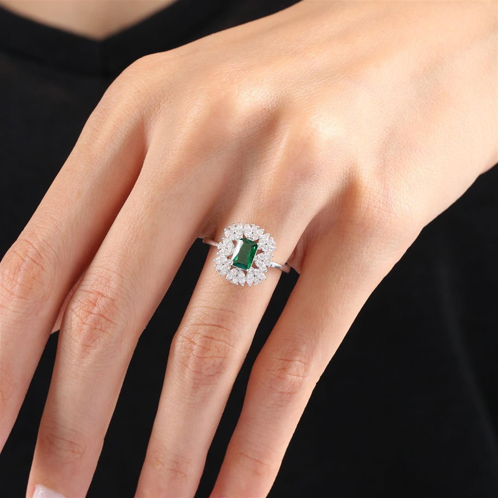 Diamond Setting Emerald Silver Ring