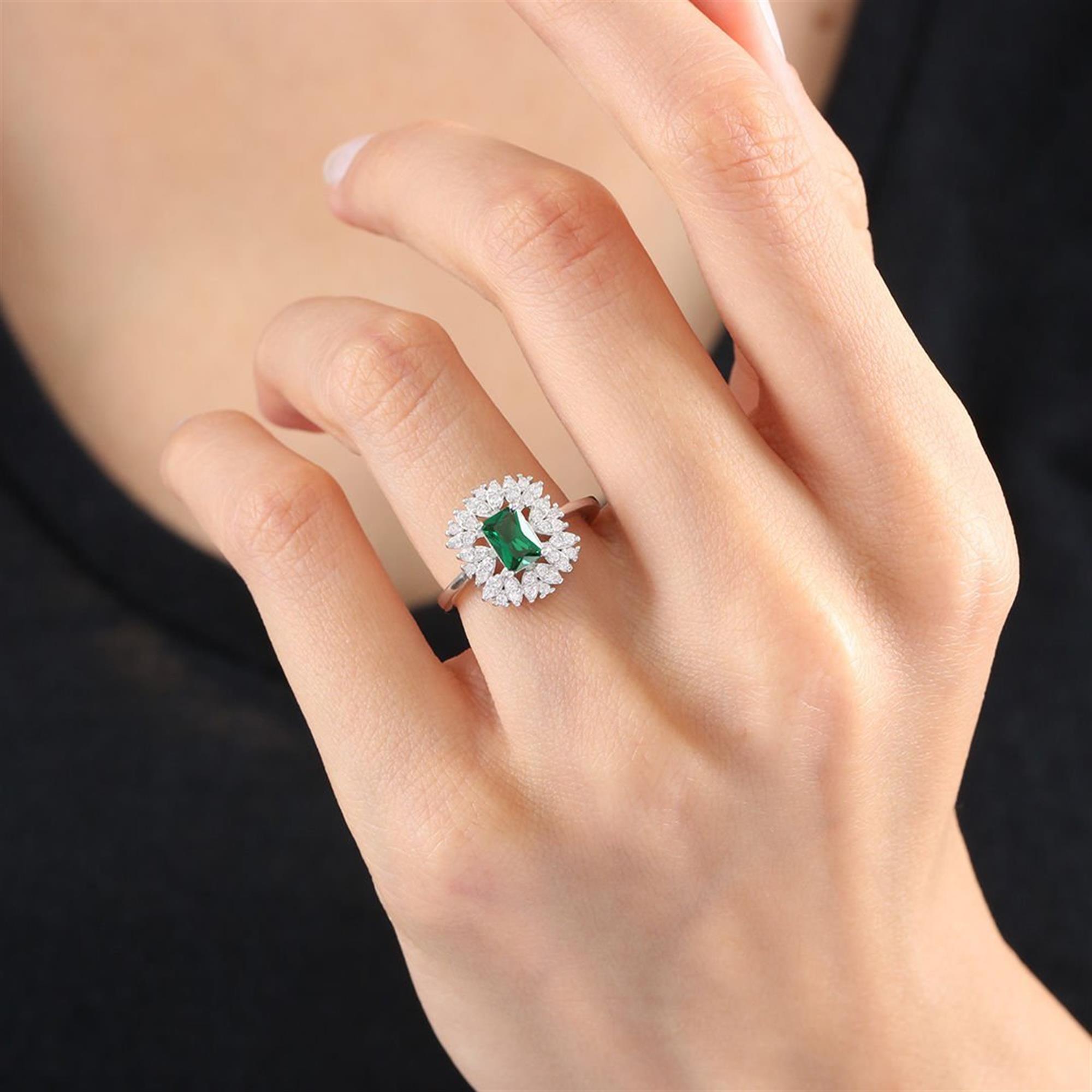 Diamond Setting Emerald Silver Ring