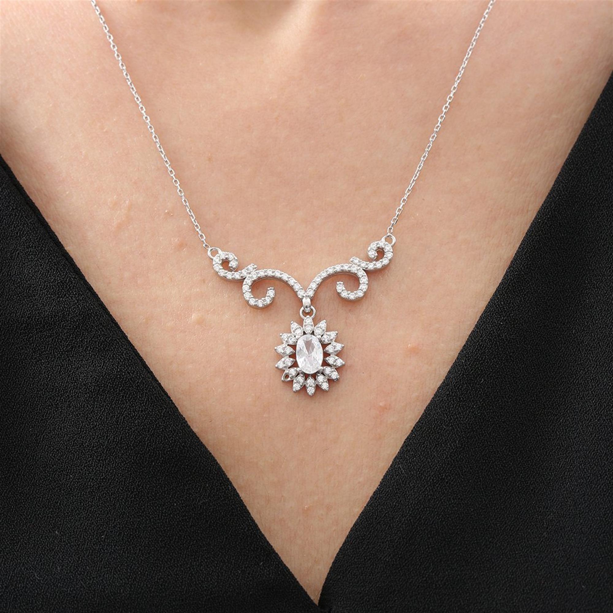 Diamond Setting Vega Star Sparkling Seal of Nobility Silver Necklace