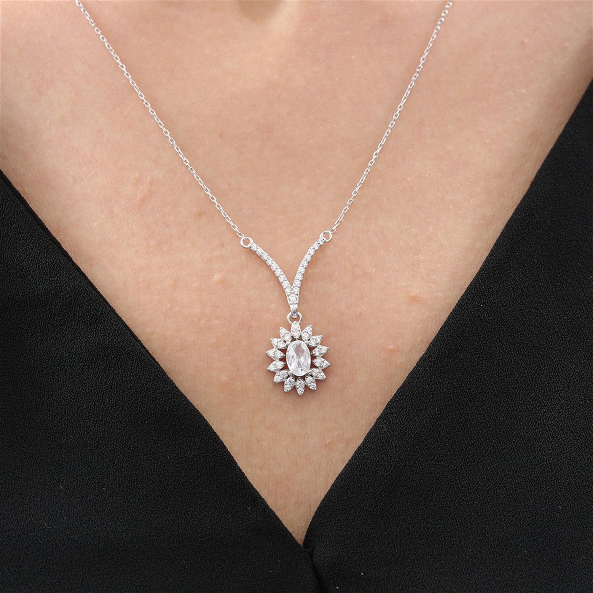 Diamond Setting Vega Star Sparkling Seal of Elegance Silver Necklace
