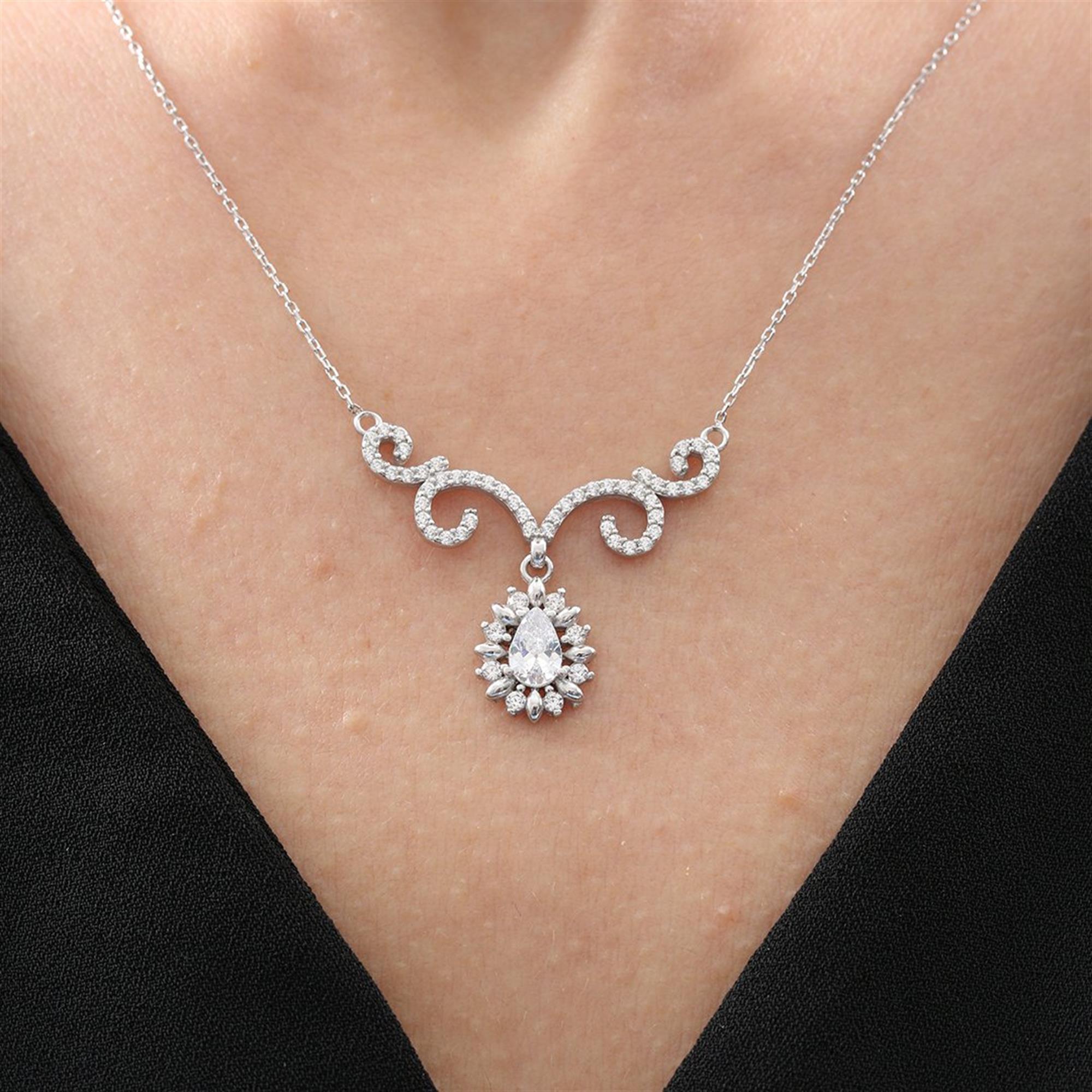 Diamond Setting Raindrop Sparkling Seal of Nobility Silver Necklace