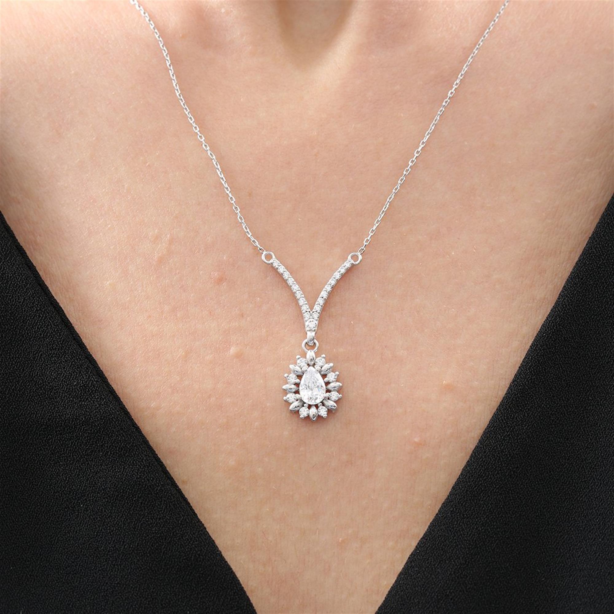 Diamond Setting Raindrop Sparkling Seal of Elegance Silver Necklace