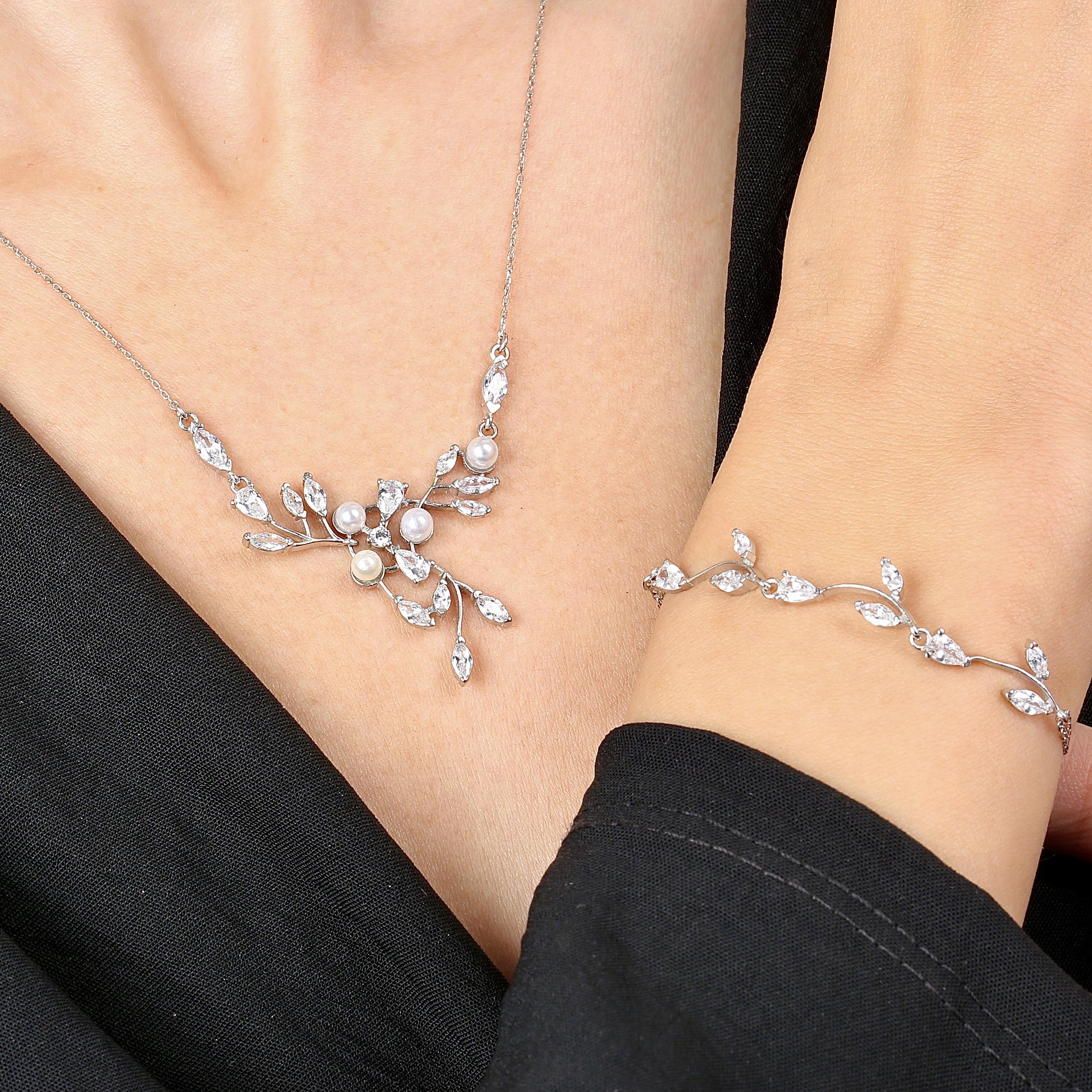 Diamond Elegant Love Story Silver Waterway Set