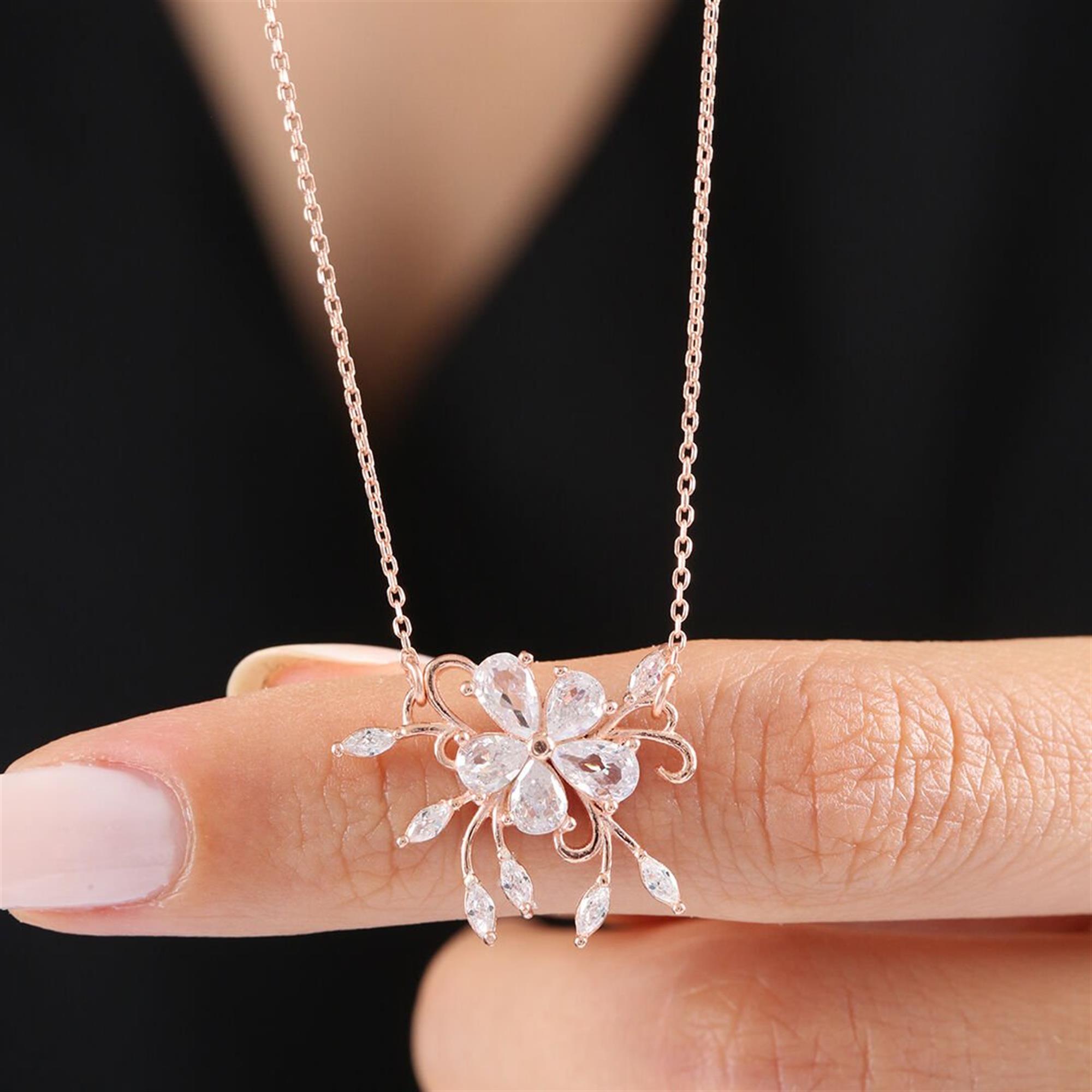 Elegant Rose Dream Rose Gold Flowers Necklace